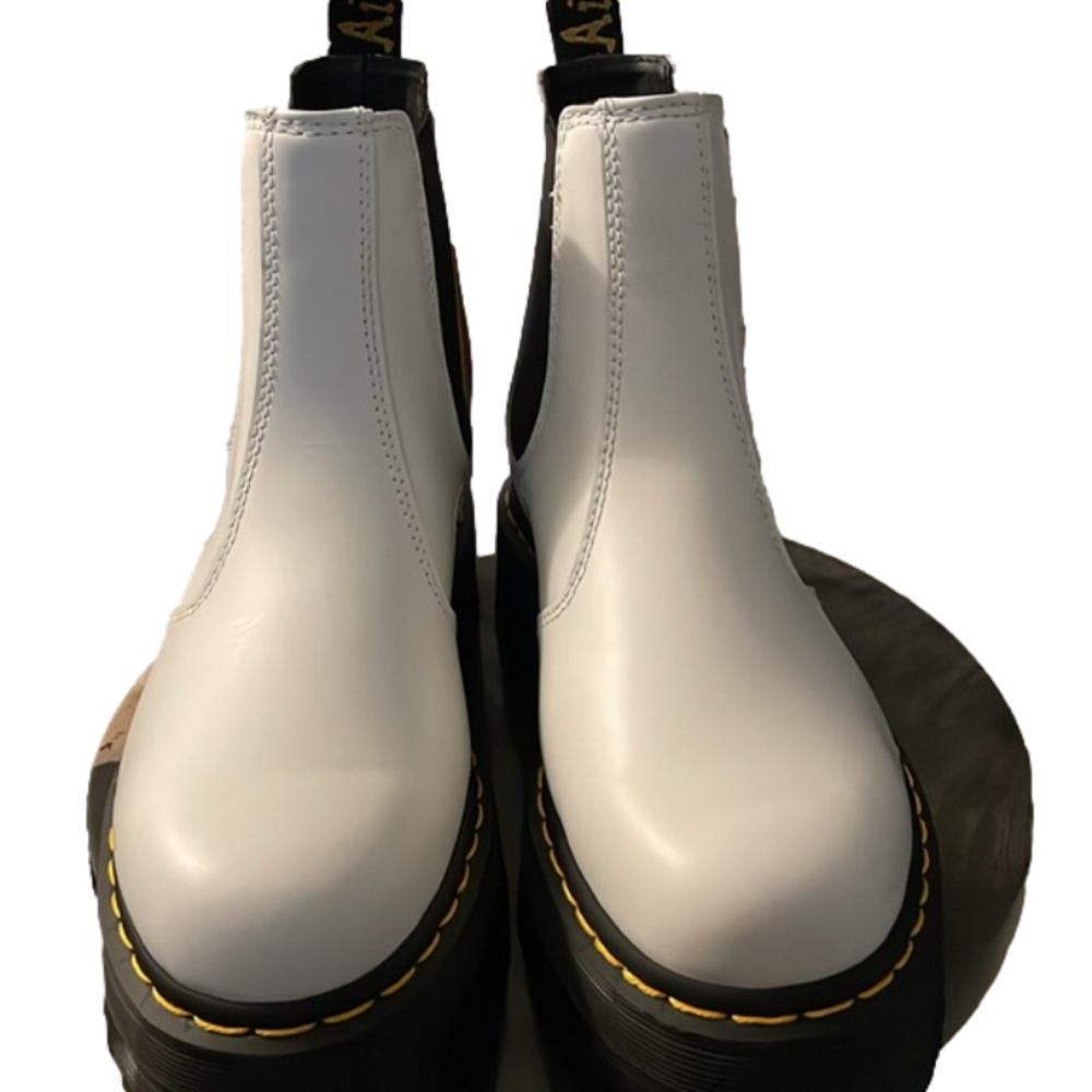 NWT DR MARTENS WHITE SLIP ON PLATFORM BOOTS SIZE 8